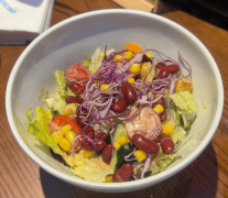 反映了其正在处置消费者赞扬时的冷酷立场