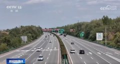 切勿正在高速公上采纳告急制动、泊车、倒车等