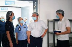 紧盯食材溯源、加工操做、人员健康等环节环